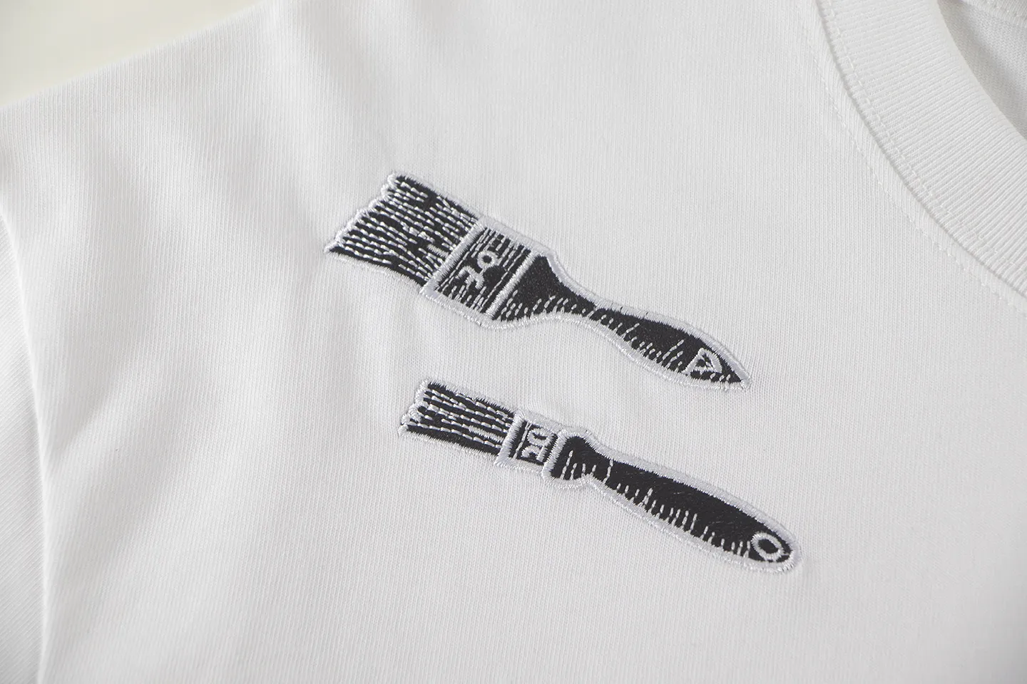 🅿️160 louis vuitto*2026 latest whitewash embroidered short-sleeved T-shirt Material: Made of high version 300g double yarn combed cotton Size: S M L XL Color: black and white Style number: W2809